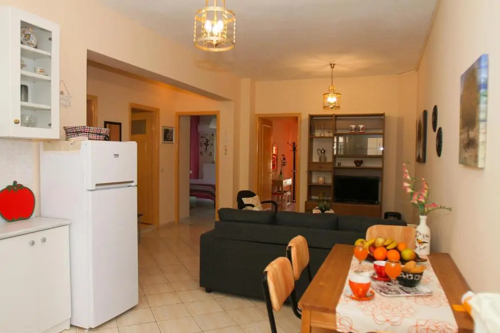 Tritsa House, 3-bedroom apt next to Corfu Town and airport