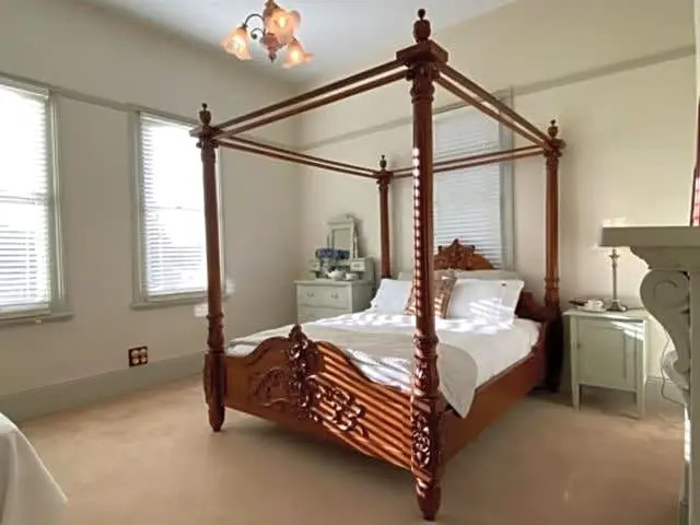 Te Rata House - All 6 Rooms