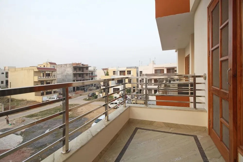 Capital O 7536 The Aurora Paradise