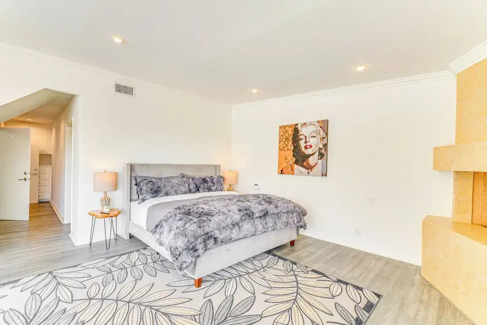 Private Pool, Mtn & Lake View! Los Angeles Home