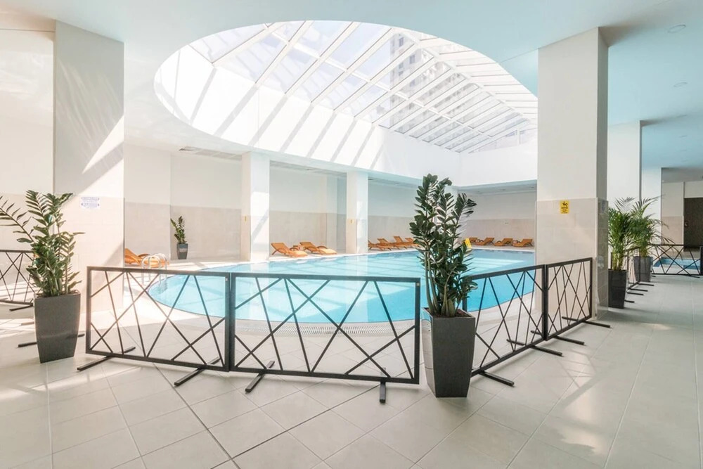 Luxury 19th Floor Condo With Pool, Gym & City View