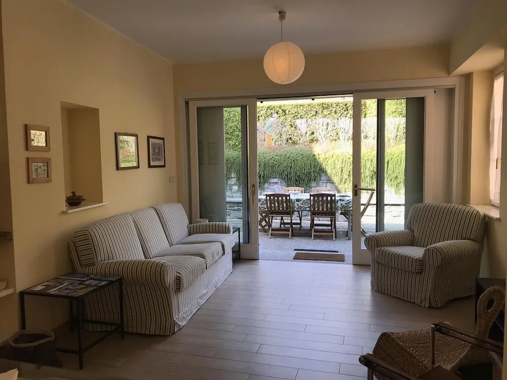 Cottage Bellagio with private garden