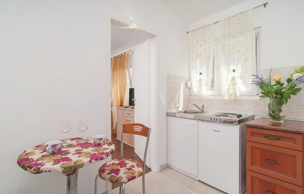 5 Bedroom Cozy Home In Stomorska