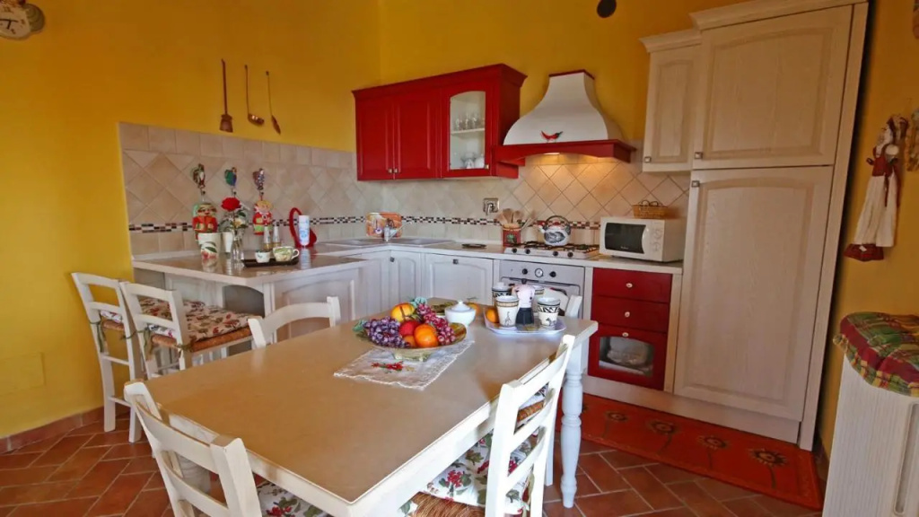 PERUCCIO 4, Emma Villas