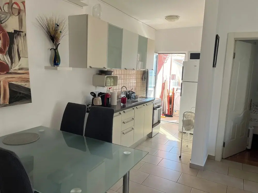 Modern Seaside Apartment With Balcony - Erika