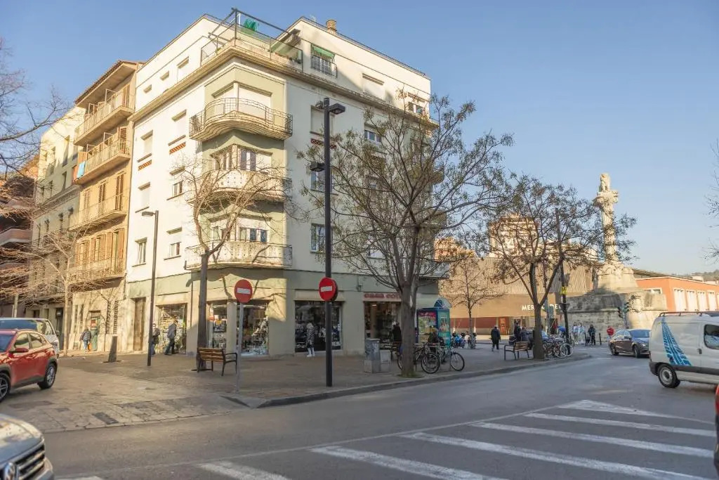 Bravissimo El Lleó, bright 4-bedroom apartment