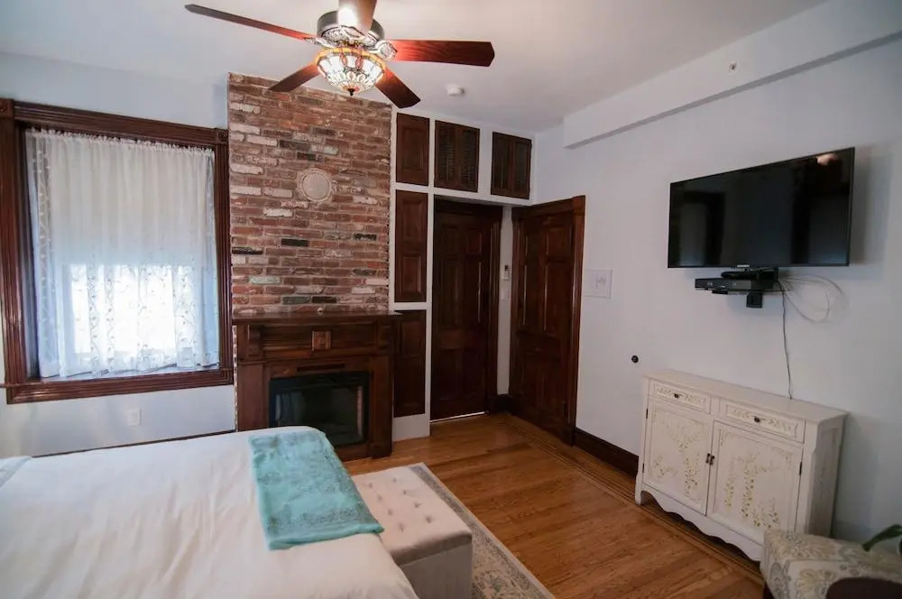 George Washington Wood Bed & Breakfast