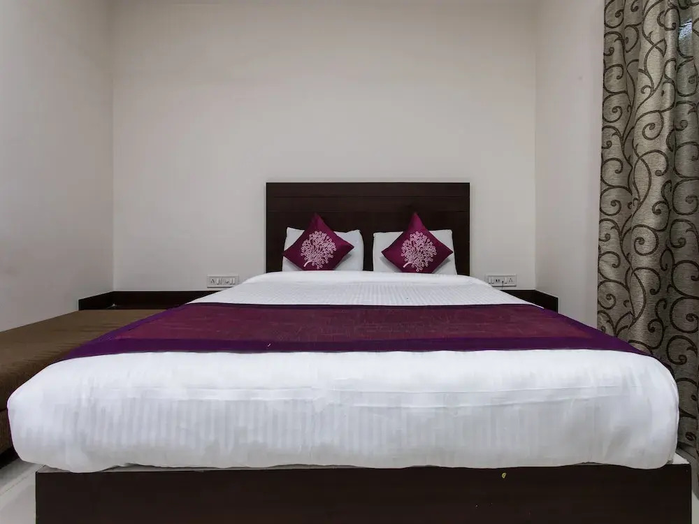 HOTEL MAHESHWARI GREEN's