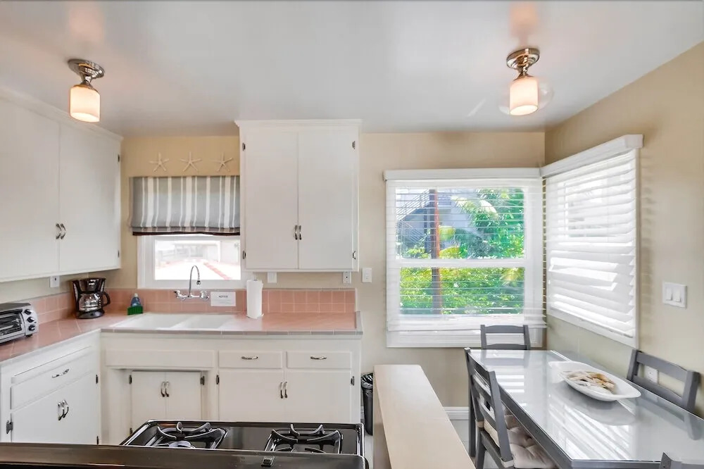 Pacific Shores I 2 Bedrooms 1 Bathroom Condo