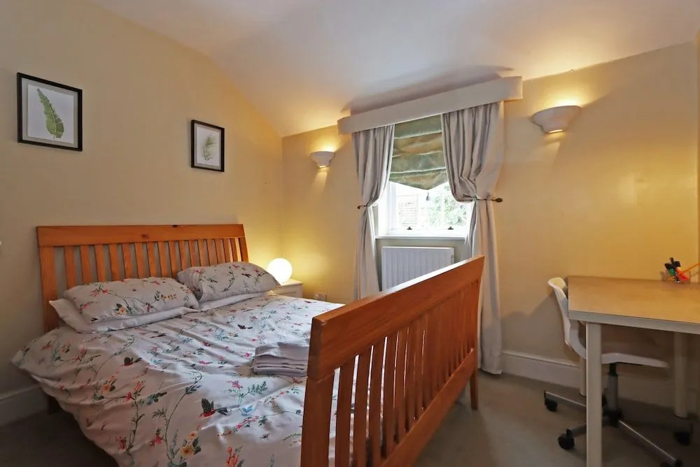 Compton House Snug