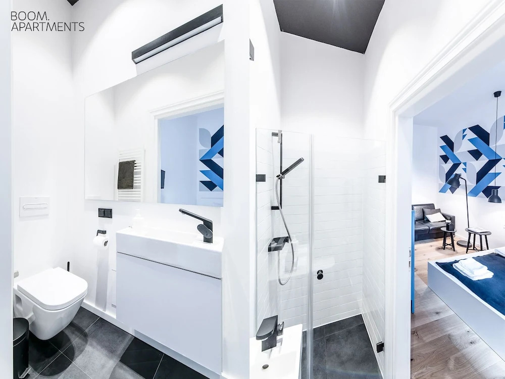 Boom Apartments