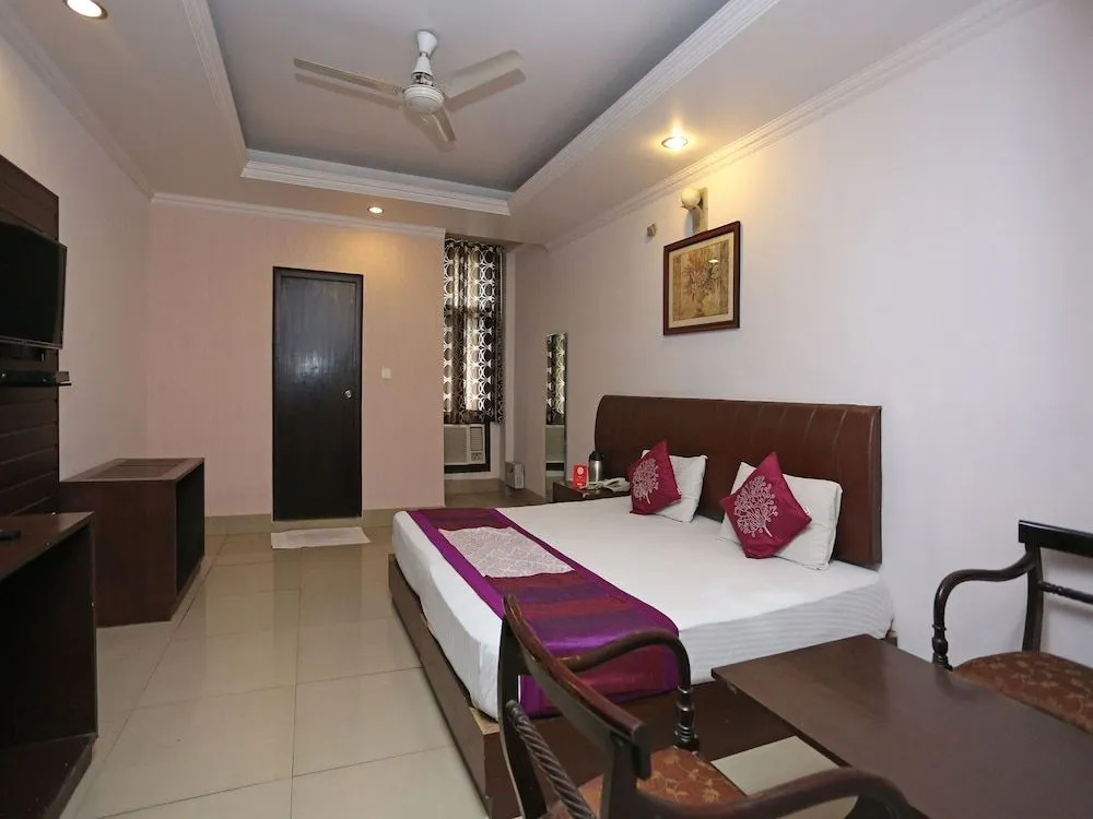 OYO 3697 Hotel Rivieraa