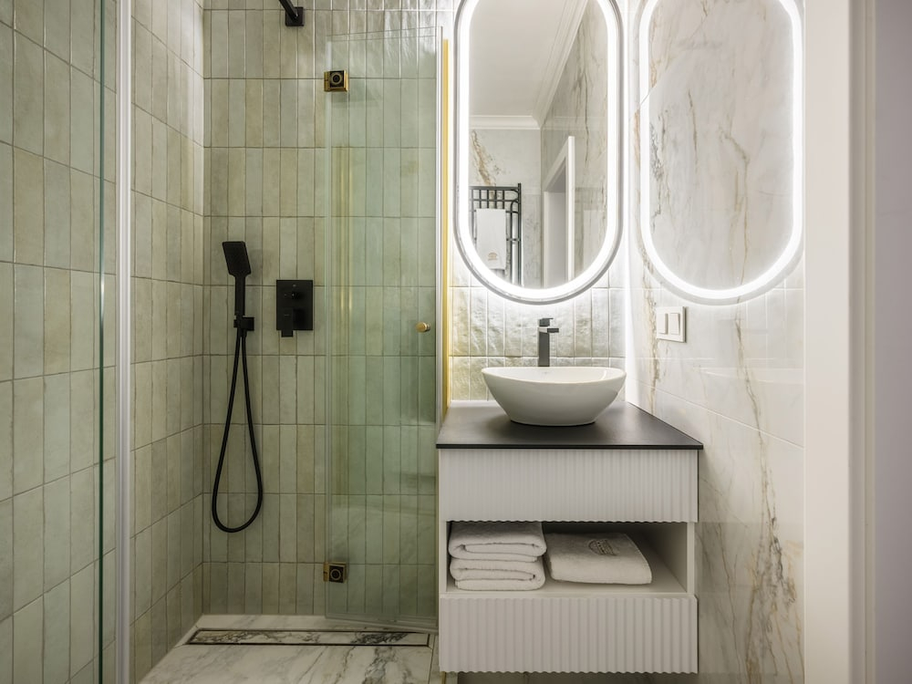 Astor Residence by Fragola Apartments