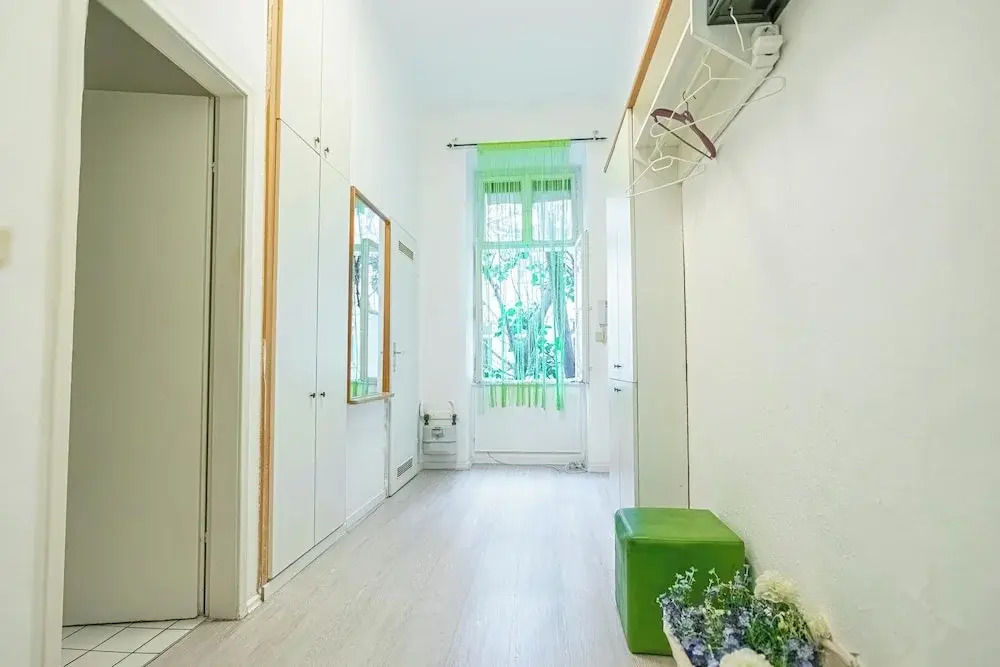 Budget 1BR Near Belvedere Palace