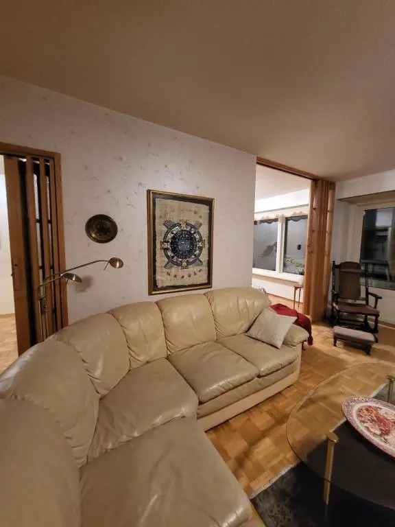 Large apartment with 4 bedrooms, central location