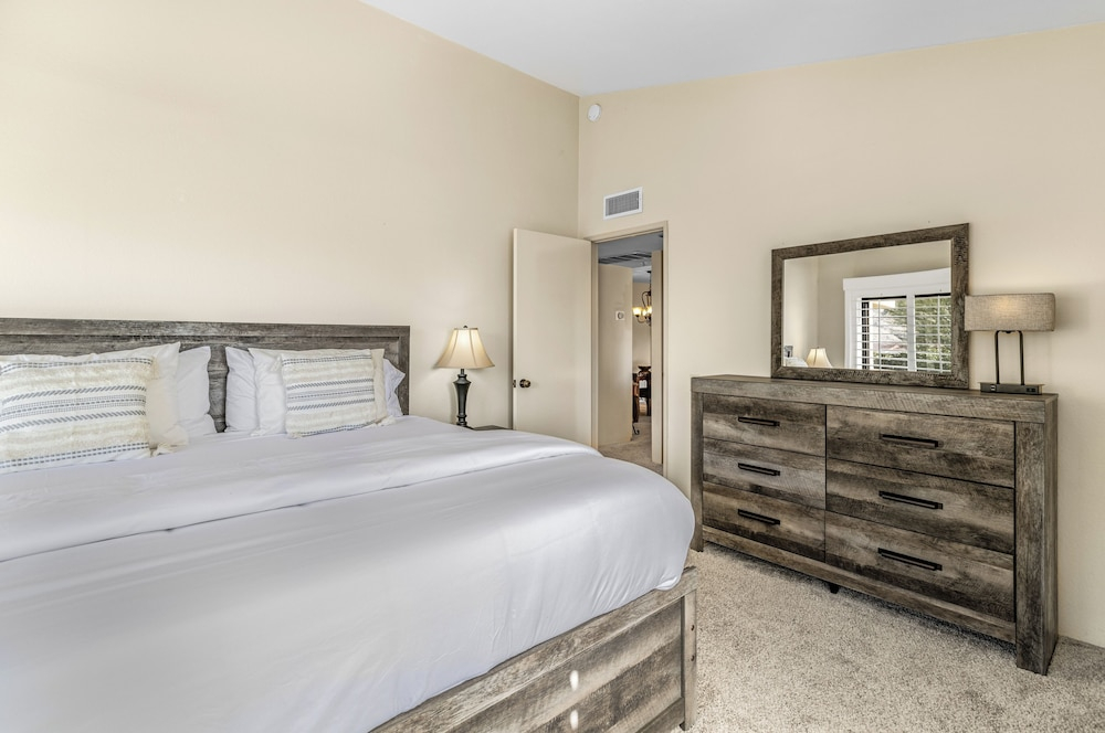 Plaza Villas 554