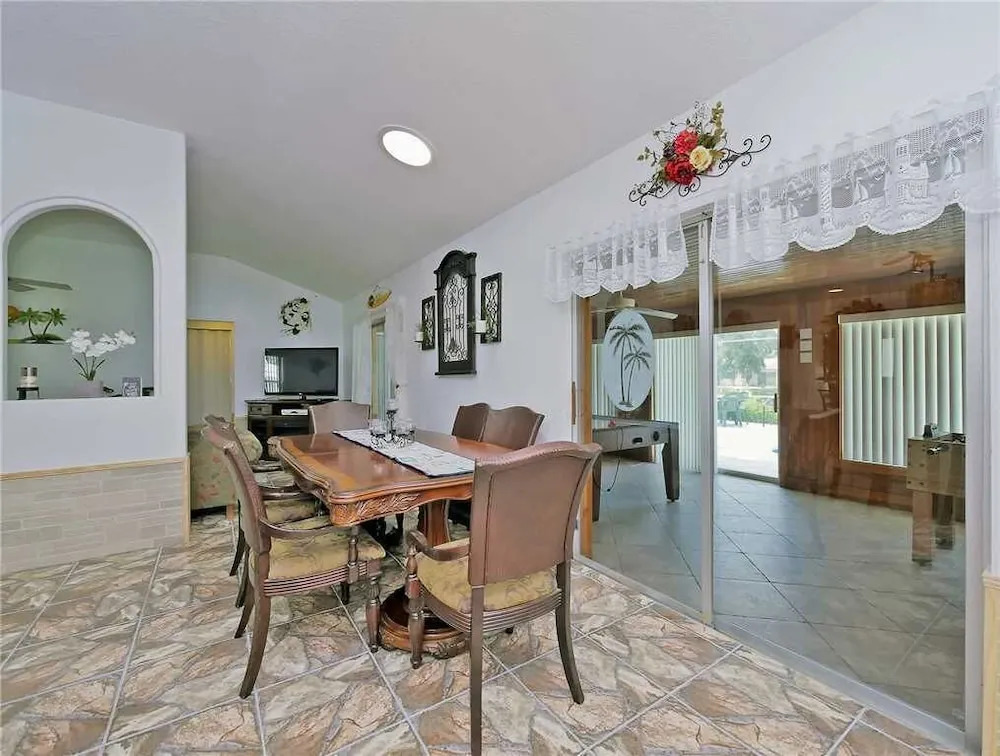 Palm Paradise, 3 Bedrooms, Sleeps 8, Canal View, Private Pool, Boat Dock