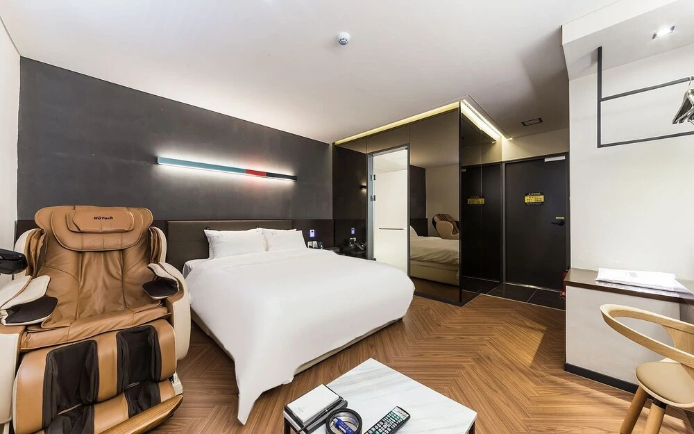 Gimpo Drive-in B-Faced Hotel Louis