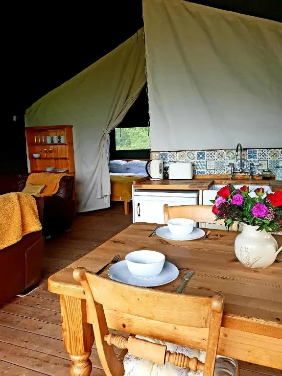 Brackenhill Glamping - Safari Tent with Hot Tub