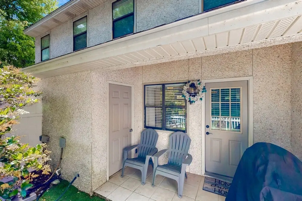 Inviting Condo With an Outdoor Pool, Washer/dryer, & AC - Near the Beach