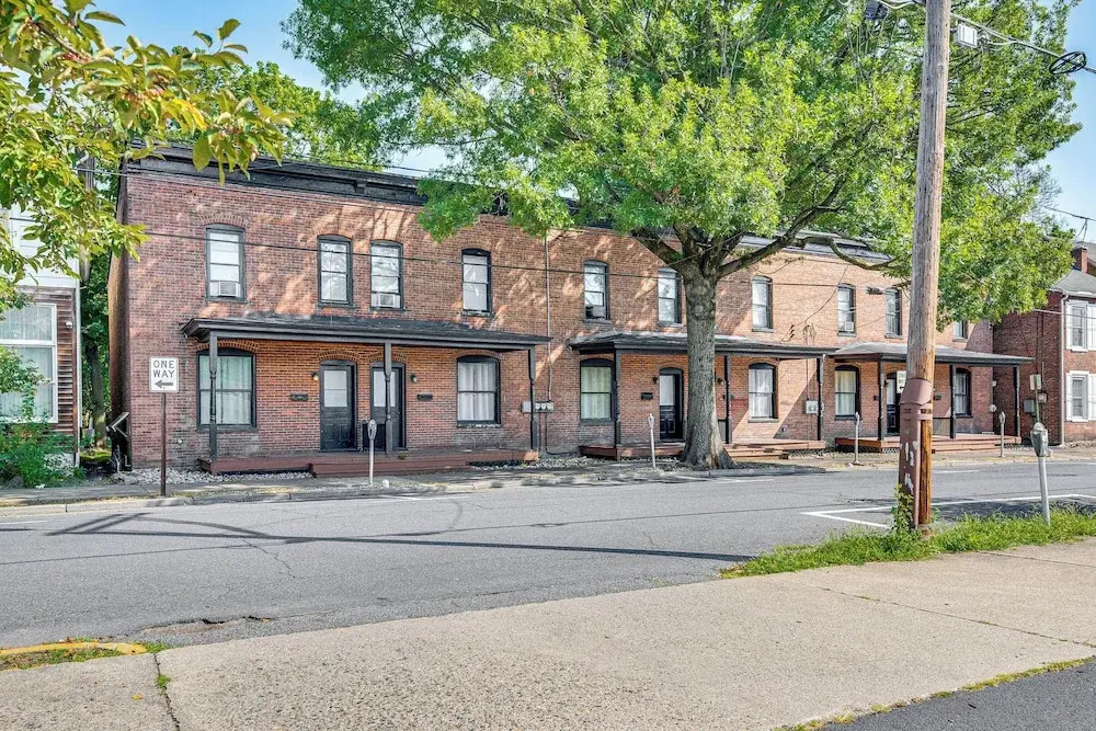 Stay & Play in Dtwn Stroudsburg: Updated Townhouse