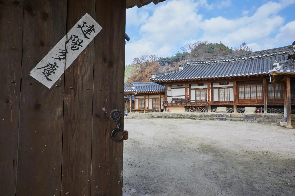 Geochang Choongsindang Donggae Jeongon Gotek