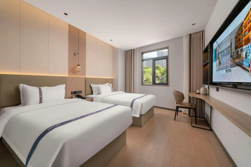 Vatica Hefei Maanshan Road Lvdiyinghai Zhugang Metro Station Hotel