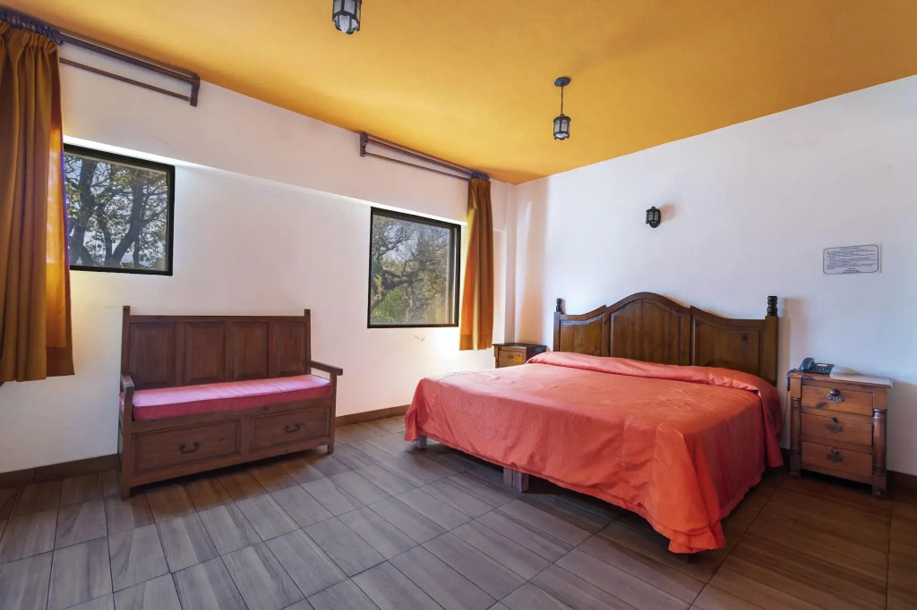 Mesón Real Hotel & Suites