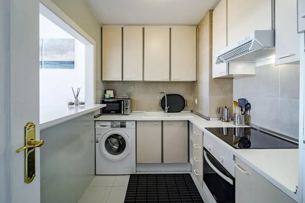 LL- 1 bedroom apt close to Laguna Village Estepona