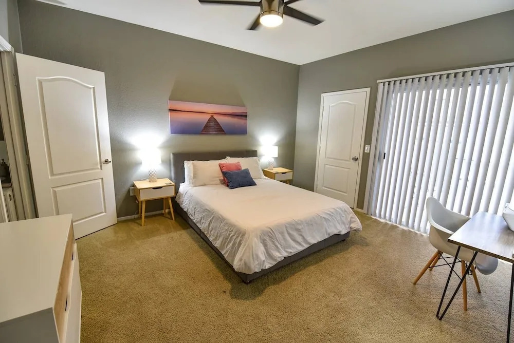 Safe, Quiet & Gorgeous Home 15 Minutes to Strip!