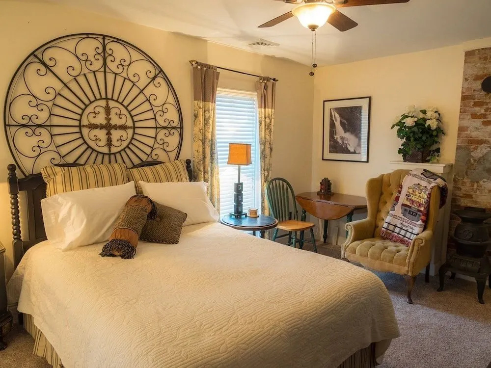 Homestead House B&B