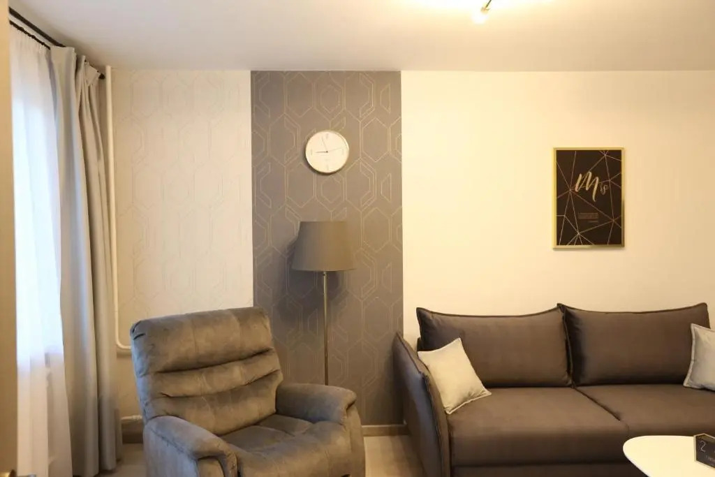 Comfy 2 Room Apartment - Free Parking - 350Mbps WiFi - Netflix