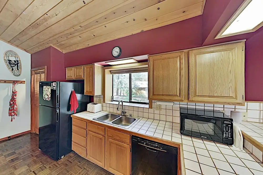 Roomy Forest-view W/ Private 2-car Garage 4 Bedroom Home