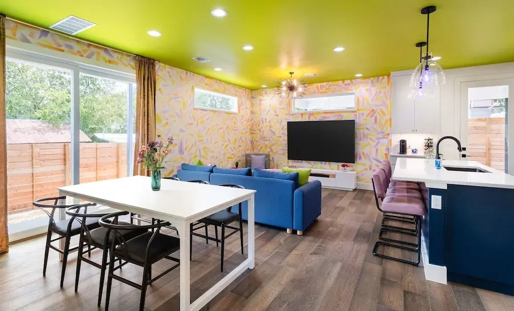 Eastside Home w Killer Yard - Golf  Pool  Firepit, Austin