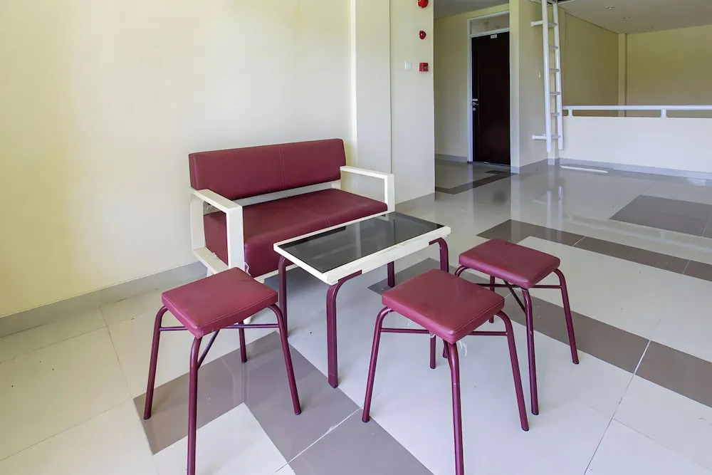 OYO Life 93399 Kos Batulayar