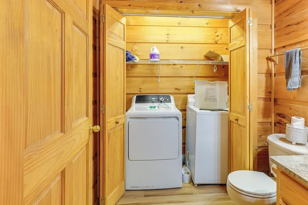 Hot Tub & Game Area: Rustic Cabin 5 Mi to Gsmnp