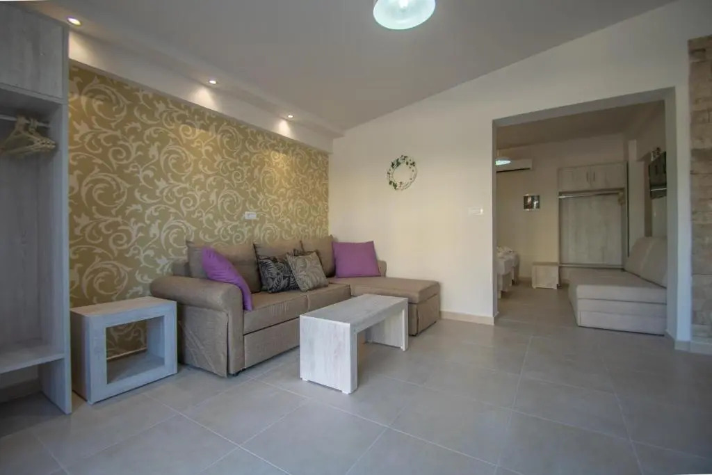 PARADISE APARTMENTS & SUITES