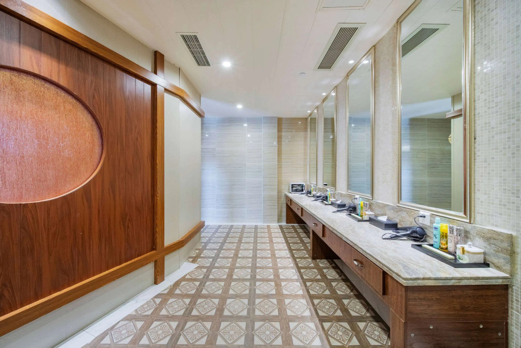 Howard Johnson By Wyndham Lake Serenity Hotel Neijiang