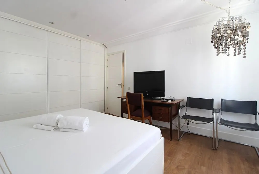 Luminous Apartment in Chueca Allôhousing
