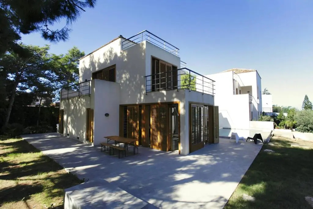 2 bedrooms house with enclosed garden and wifi at Torre Colonna Sperone 1 km away from the beach