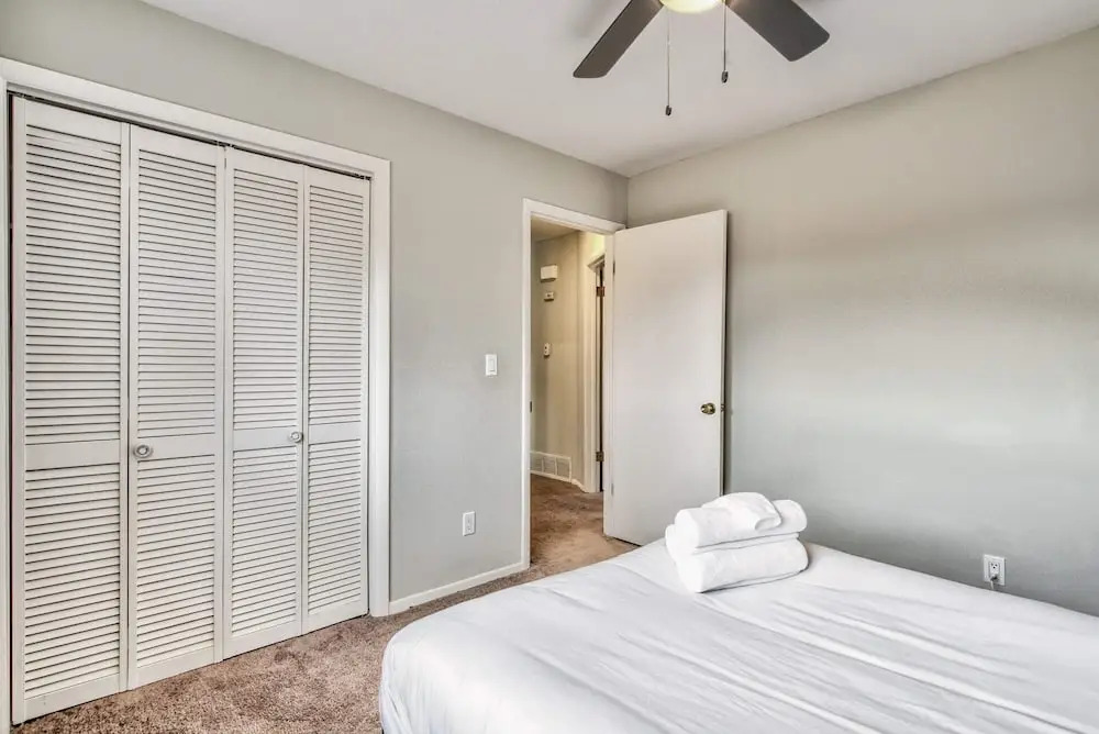 2brclose To Hiking & Garden of Godsbose Surround Sound Pet-friendly