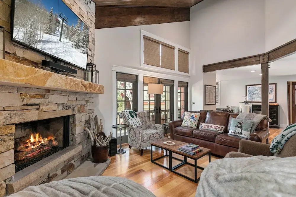 Mountain Modern Retreat Hot Tub 3 Bedroom Condo