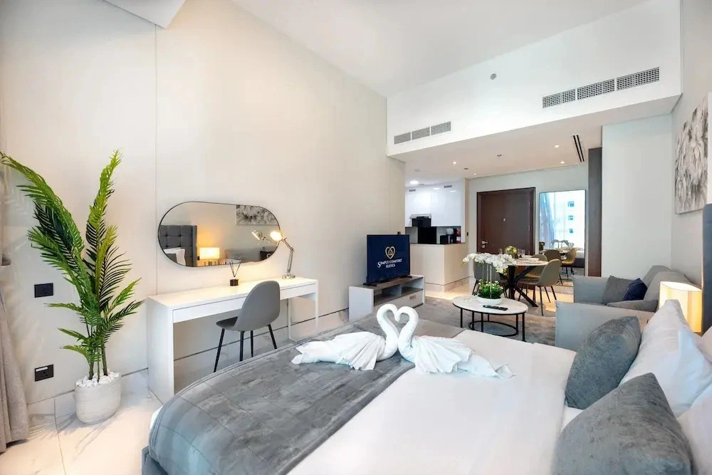 SIMPLY COMFORT Urban Chic Suites in J One Tower City & Canal Views