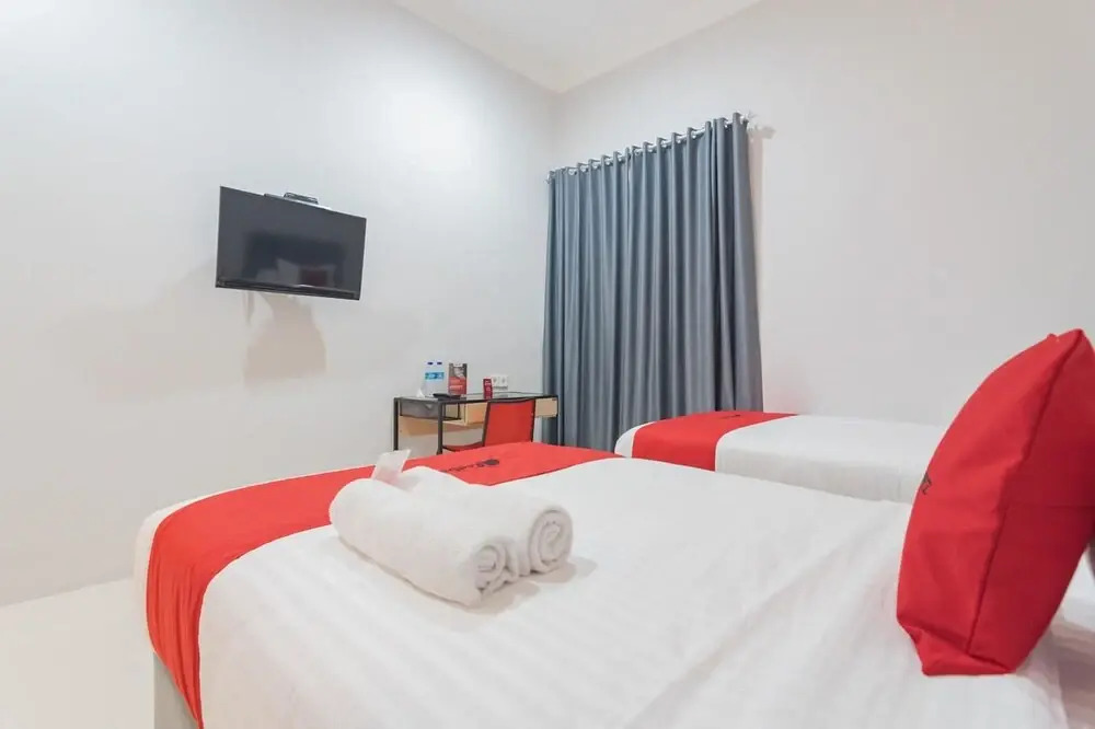 RedDoorz Plus near Siloam Hospital Balikpapan