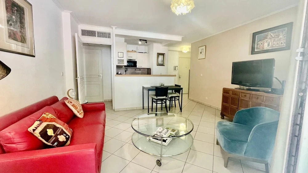 One Bedroom Flat Near Monaco