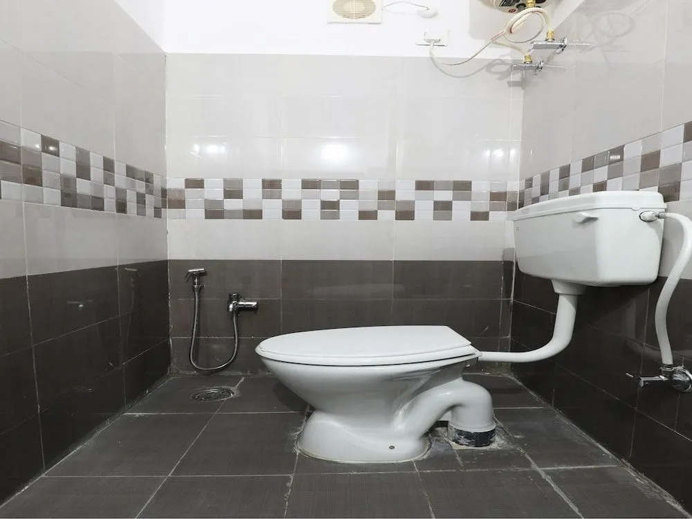 OYO 17279 Royal Inn Hotel