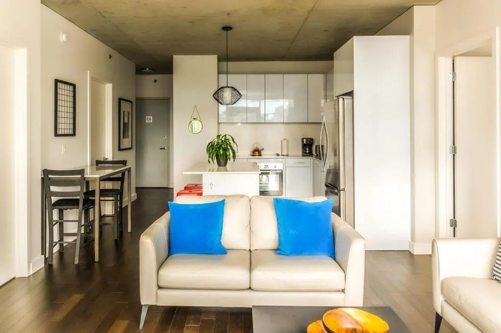 2BR/2BA Brand New Executive Luxury Suite w/ Rooftop Pool, Gym and Balcony by ENVITAE