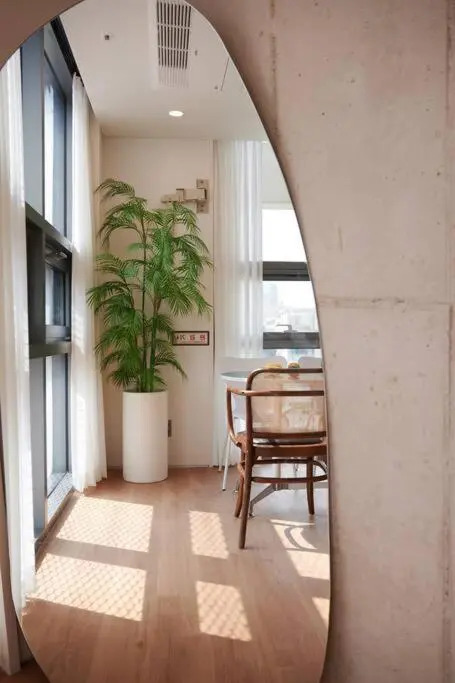 Hongik Univ Station Wave Family Suite #2