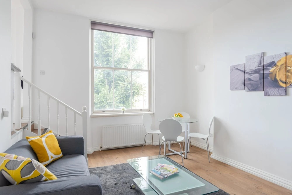 Bright 2BR Flat With Terrace Near Earls Court st