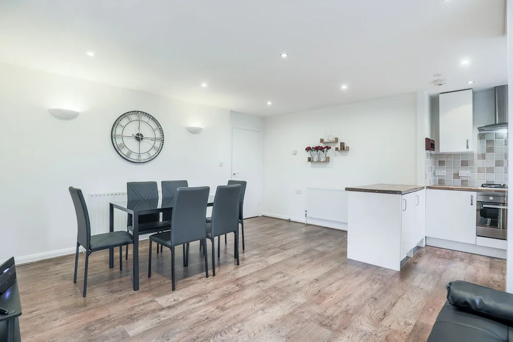 New Cross Apartment by Emerald